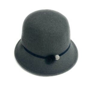 23s 0826 wool felt cloche hat with fur/button accent